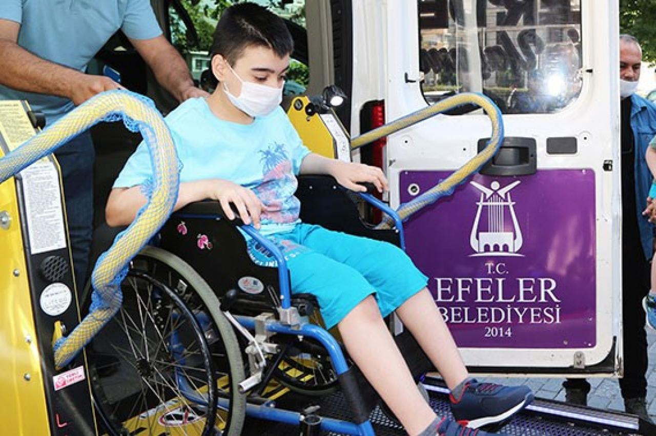 Efeler Belediyesi Engelli Hizmet Aracını Tanıttı...